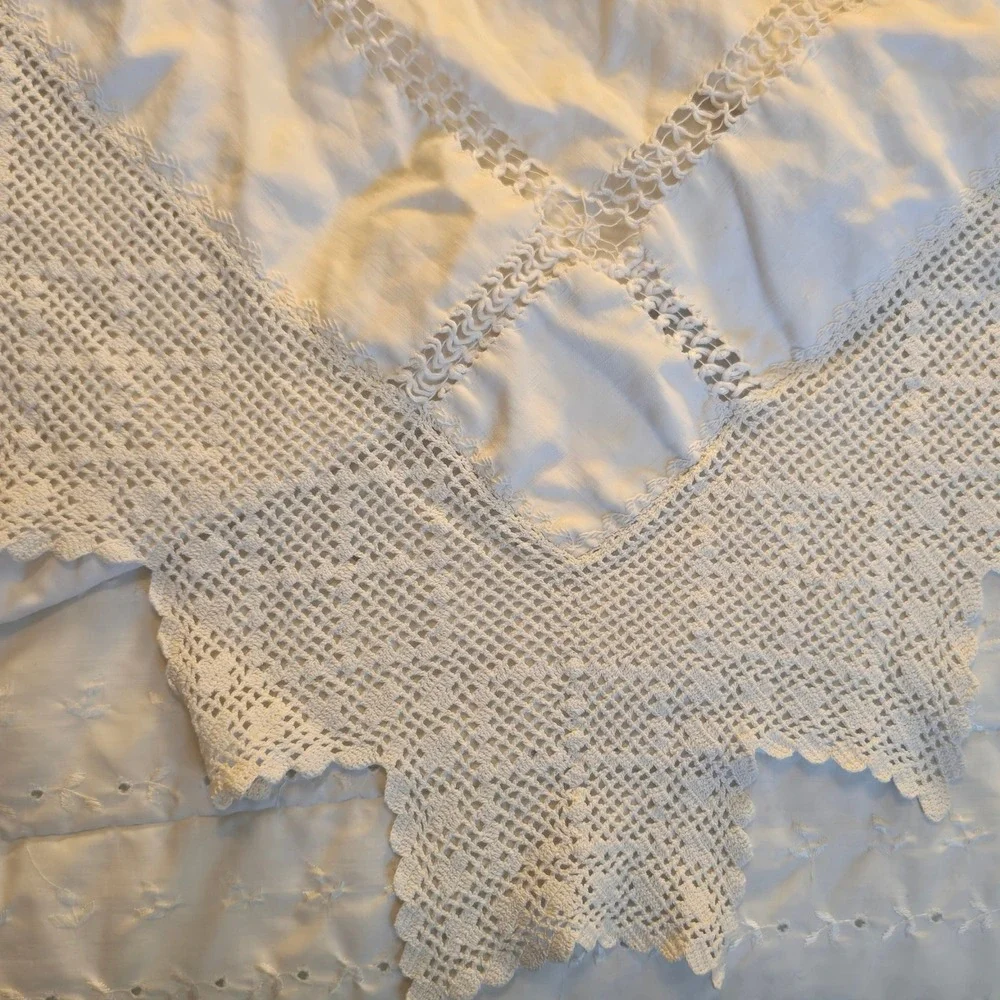 Off White Linen Hand Embroidered Crochet Lace Bedspread Victorian Clover Vtg